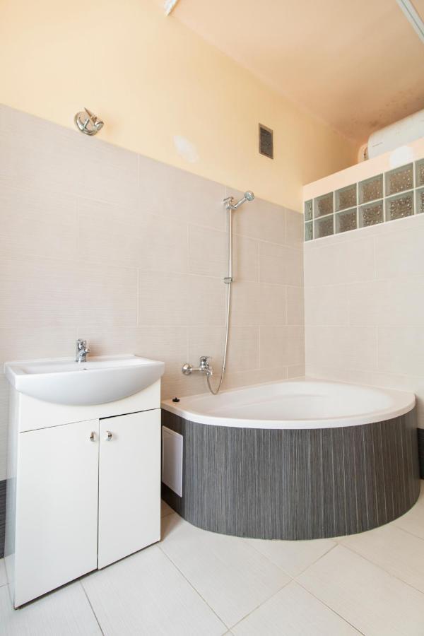 Spacious Zyblikiewicza Street Apartment Krakow